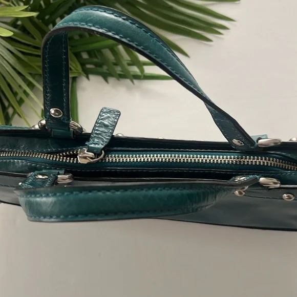 Gianni Bini women’s green mini handbag - Picture 7 of 13